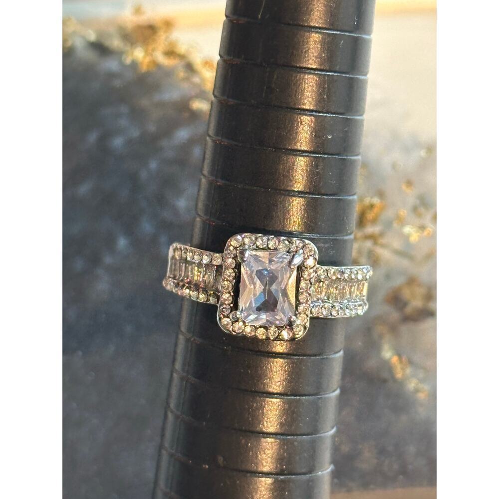 Stunning 925 Sterling Silver & CZ Engagement Ring Size 9 - Picture 2 of 3
